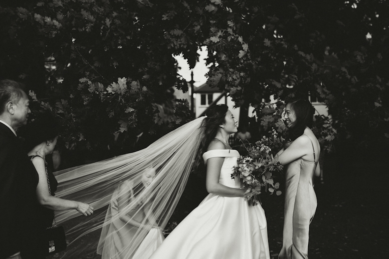 informal wedding photography - natural approach - Sasha Weddings